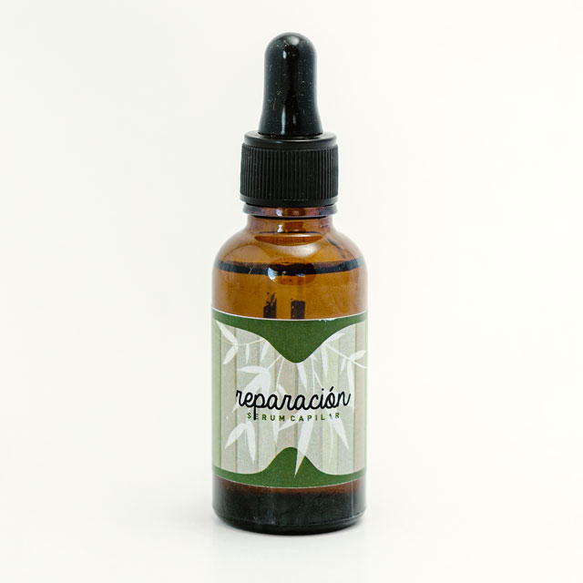 Serum Capilar REPARACIÓN - Contenido: Aceite de almendras, aceite de oliva, aceite de bambú, aceite de Acai, &nbsp;aceite de aguaje, aceite de ricino, aceite de argán, vitamina E, aceite esencial de bergamota.